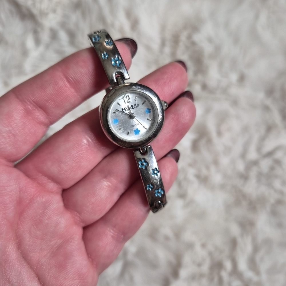Vintage Y2K Mudd Watch Silver Tone Round Face Blue Flowers Twee Quartz ✨️💫